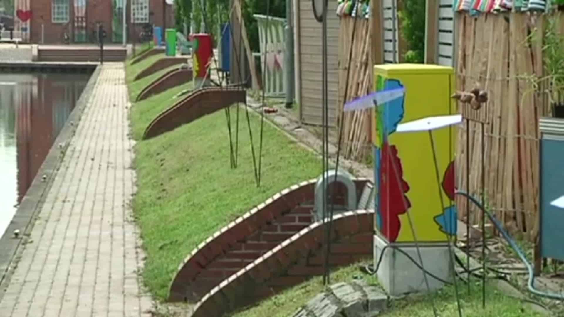 Bunte Stromkästen in Papenburg