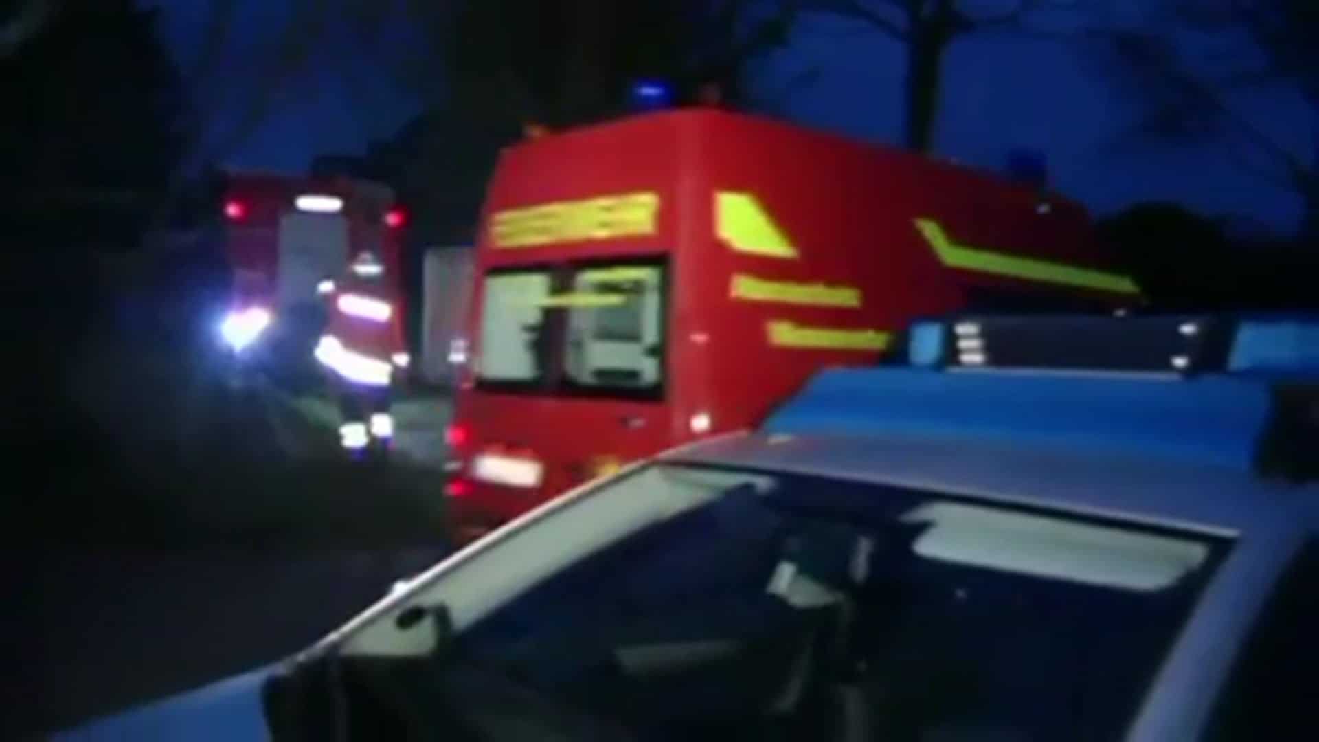 Frau wird bei Unfall lebensgefährlich verletzt: Betrunkener Fahrer fährt weiter nach Hause