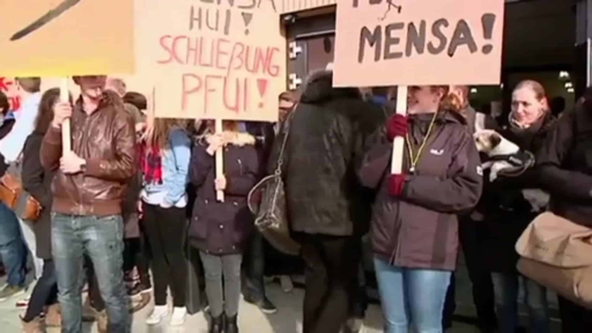 Proteste gegen Mensa Öffnungszeiten