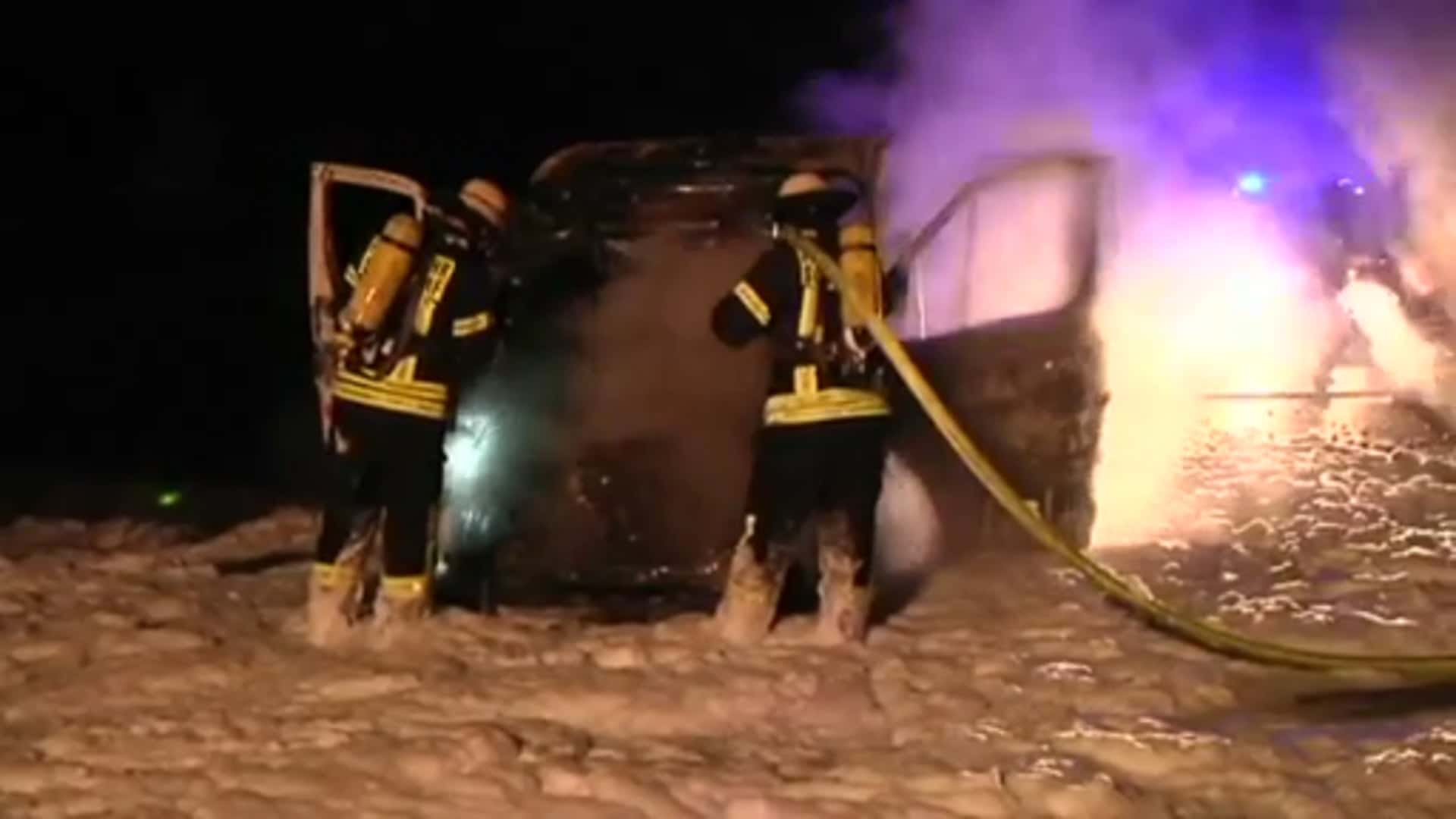LKW brennt auf der A30