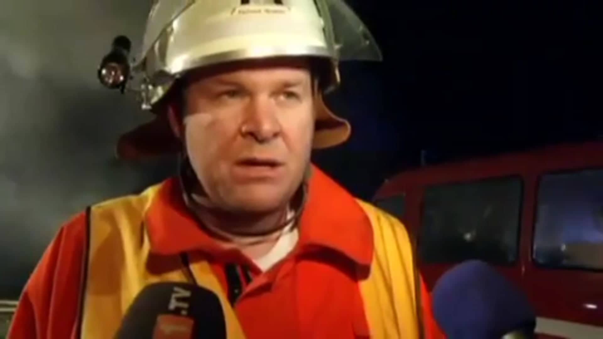 Lagerhalle in Flammen