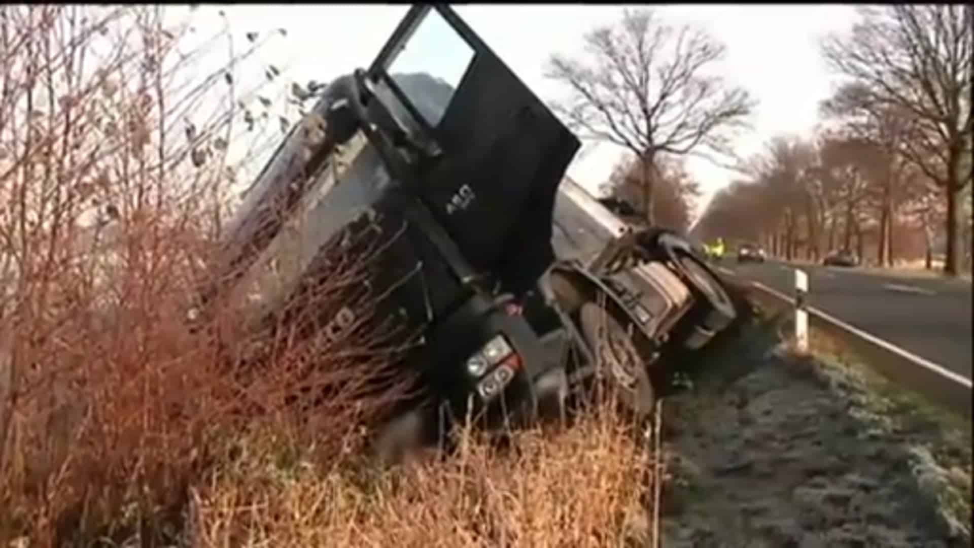 B213 nach Unfall gesperrt