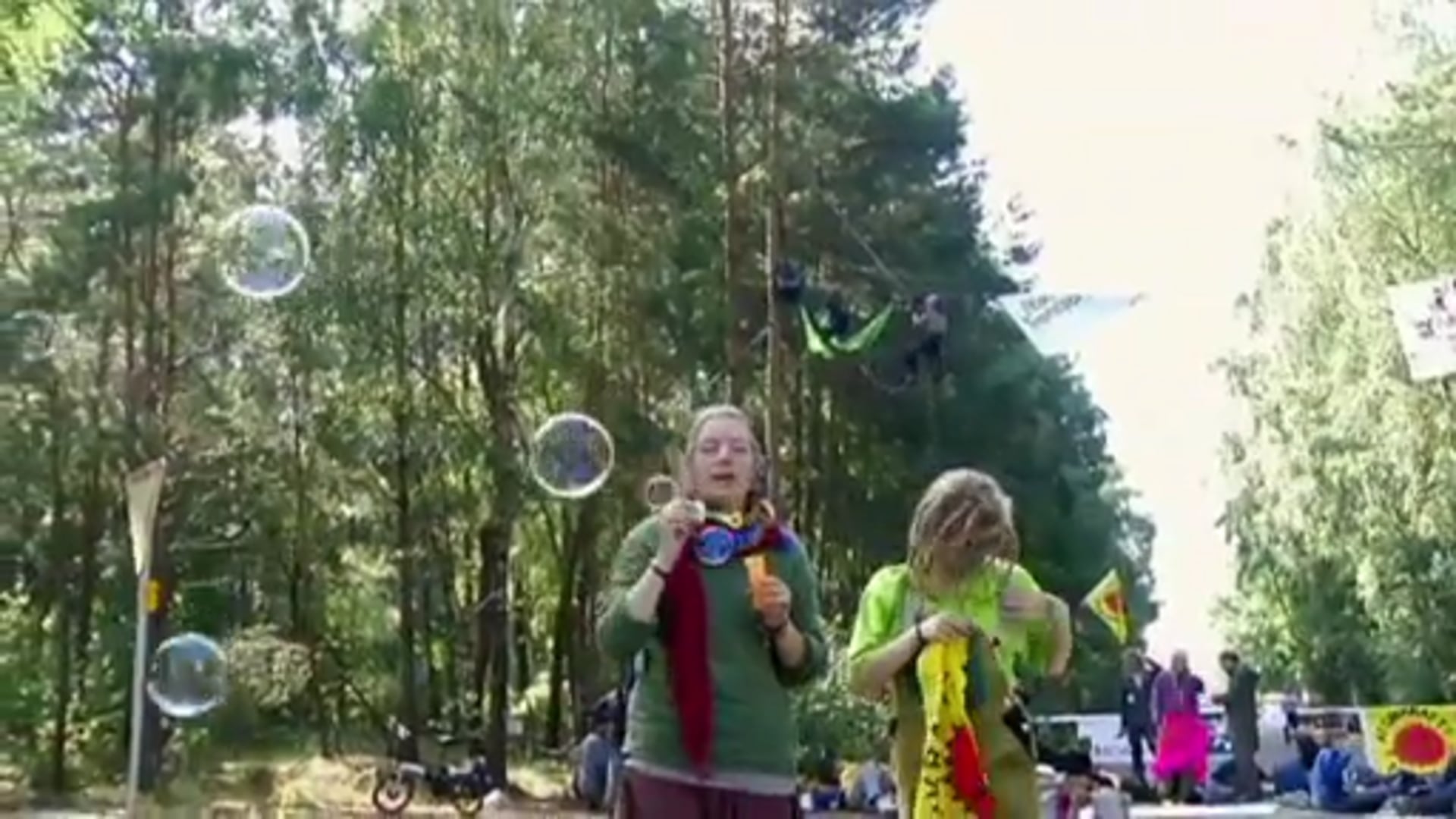 Polizei räumt Blockade vor Brennelementehersteller