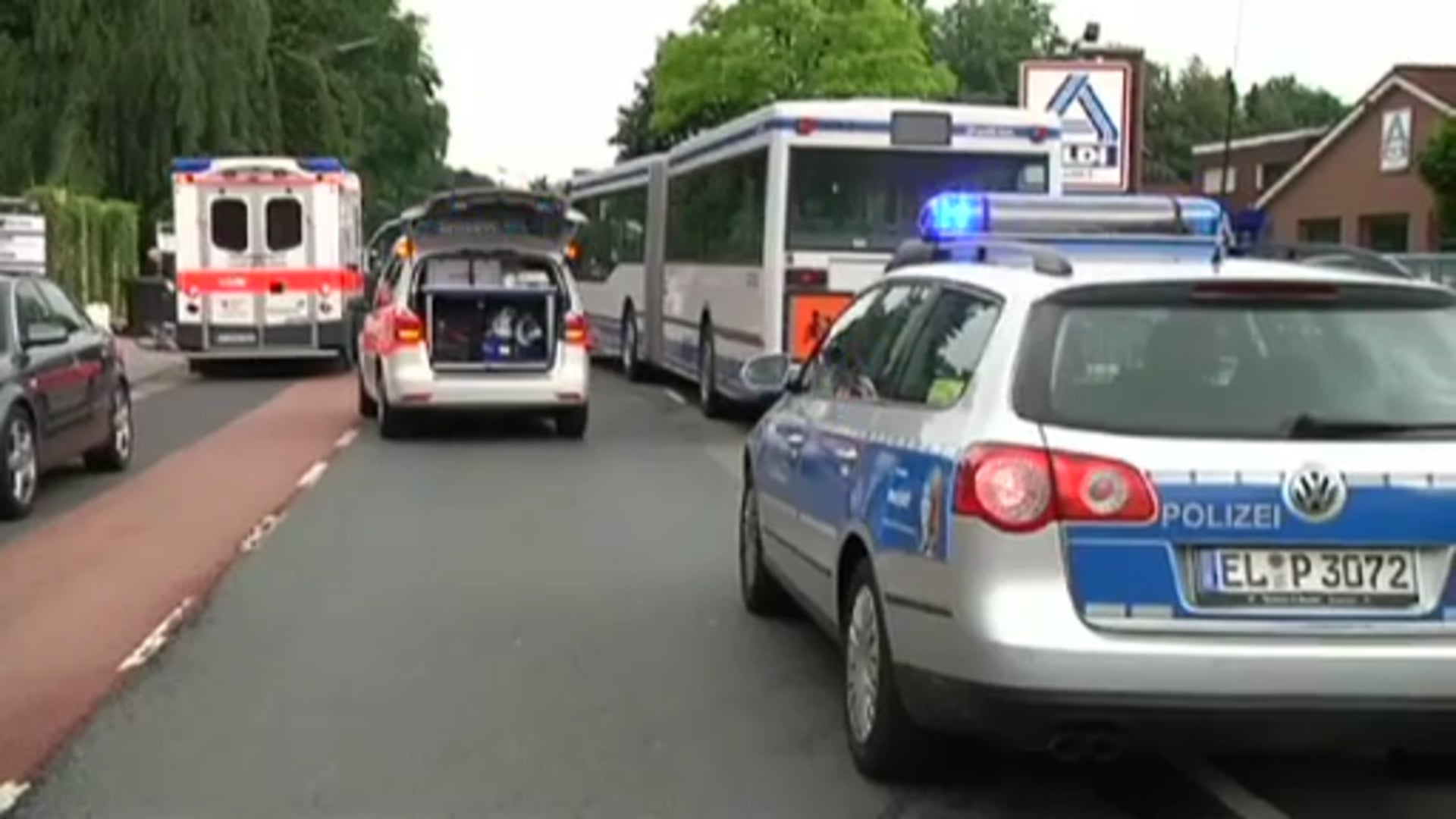 Radfahrer nach Unfall in Lebensgefahr