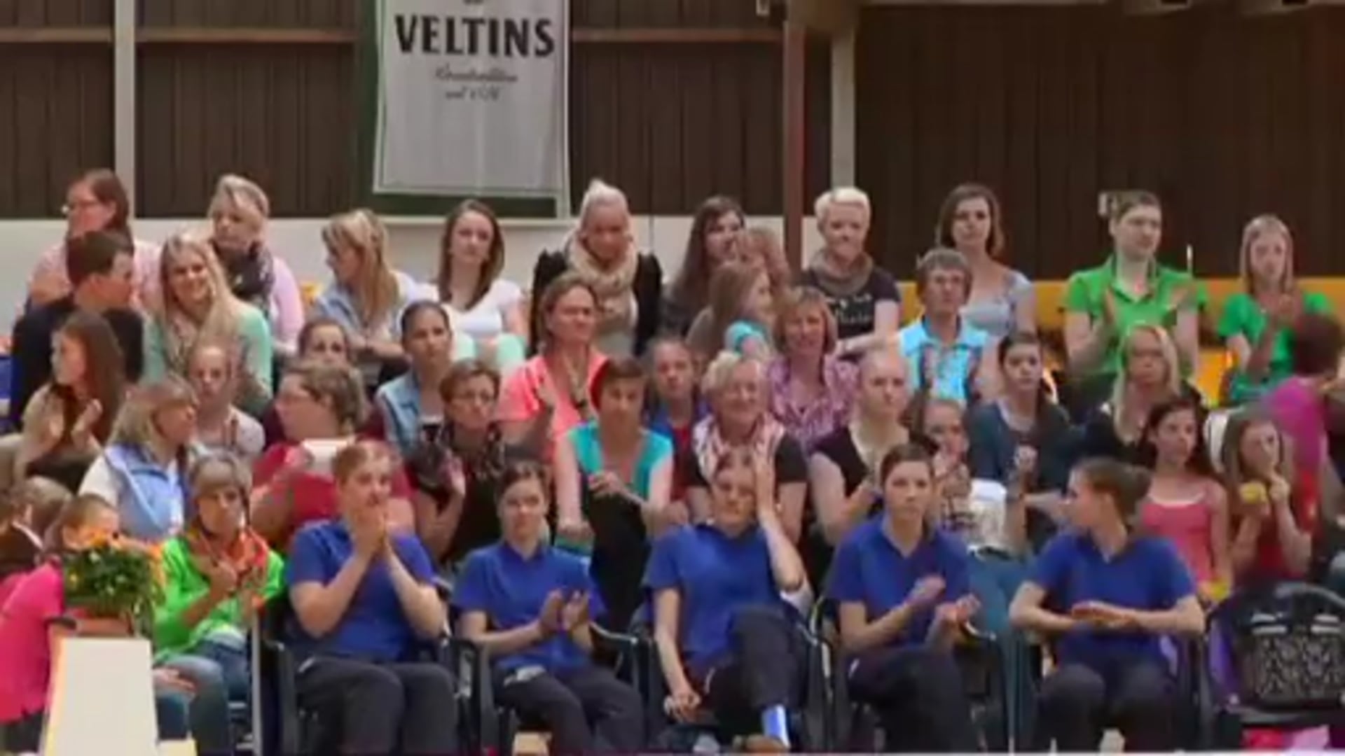 Drei auf einem Pferd - Voltigieren in der Grafschaft