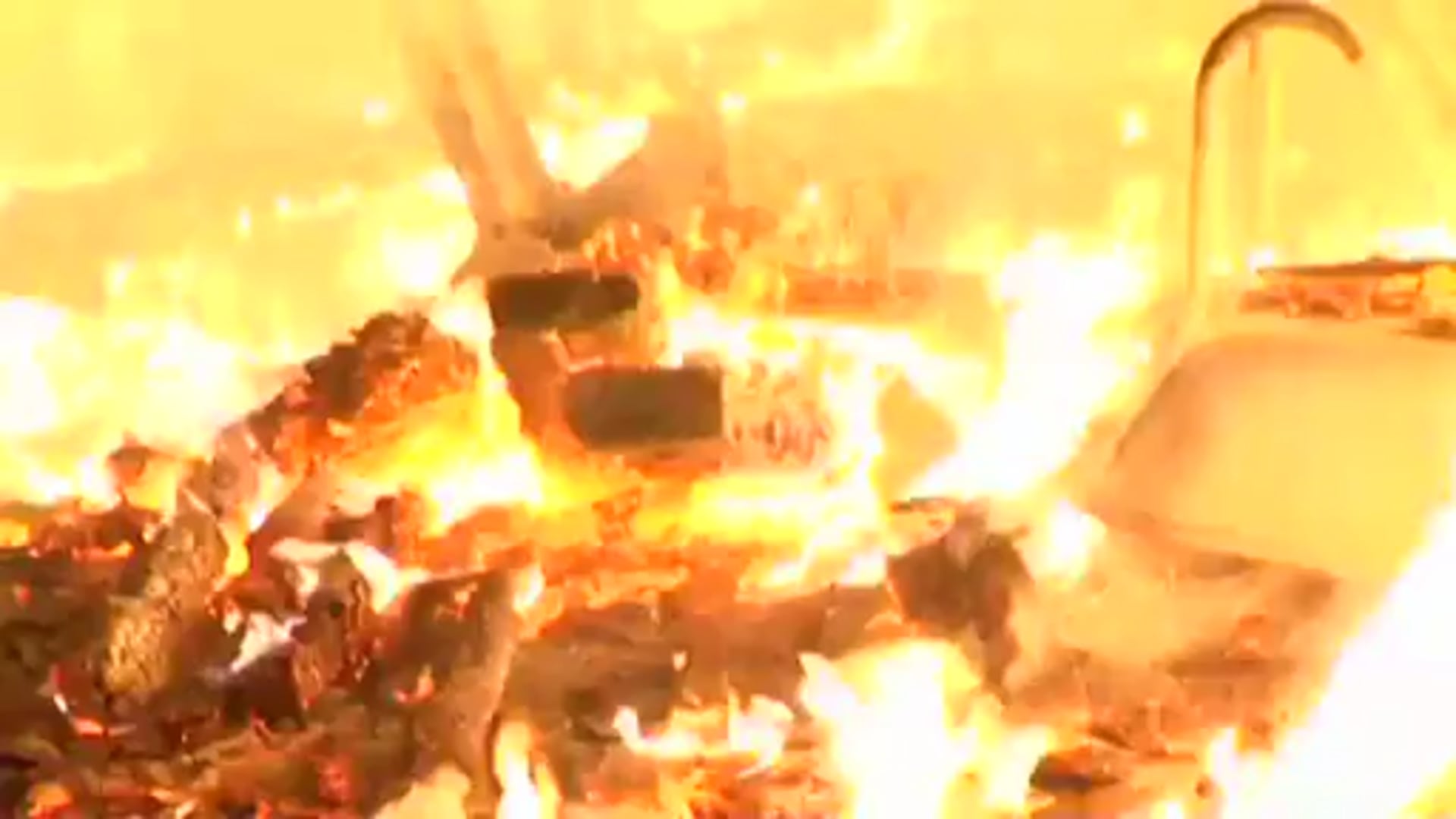 Gartenhaus in Flammen