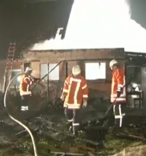 15 Menschen retten sich vor Flammen