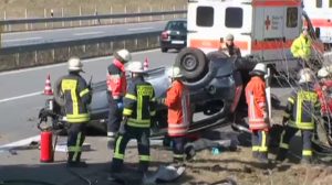 Auto überschlägt sich auf A31