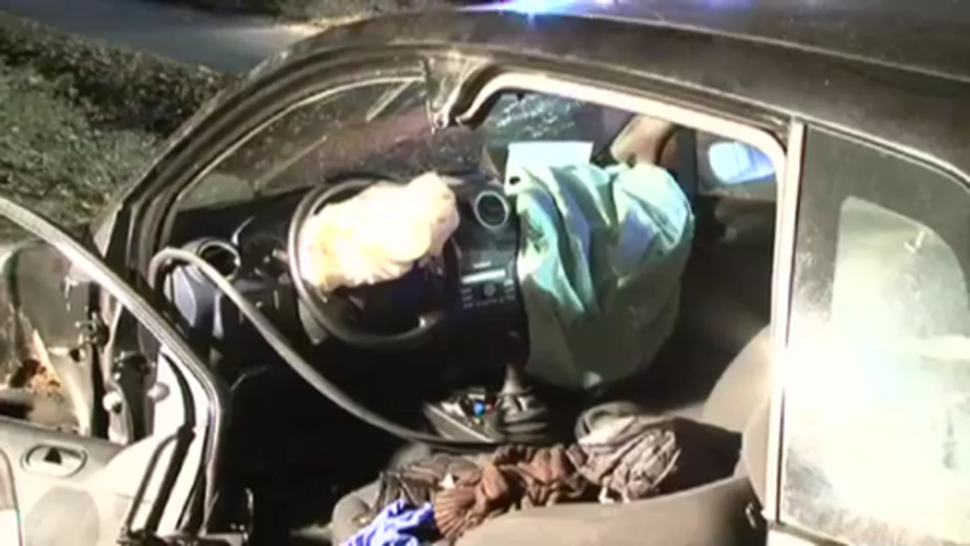 Schwerer Verkehrsunfall und Feuer fordert die Einsatzkräfte