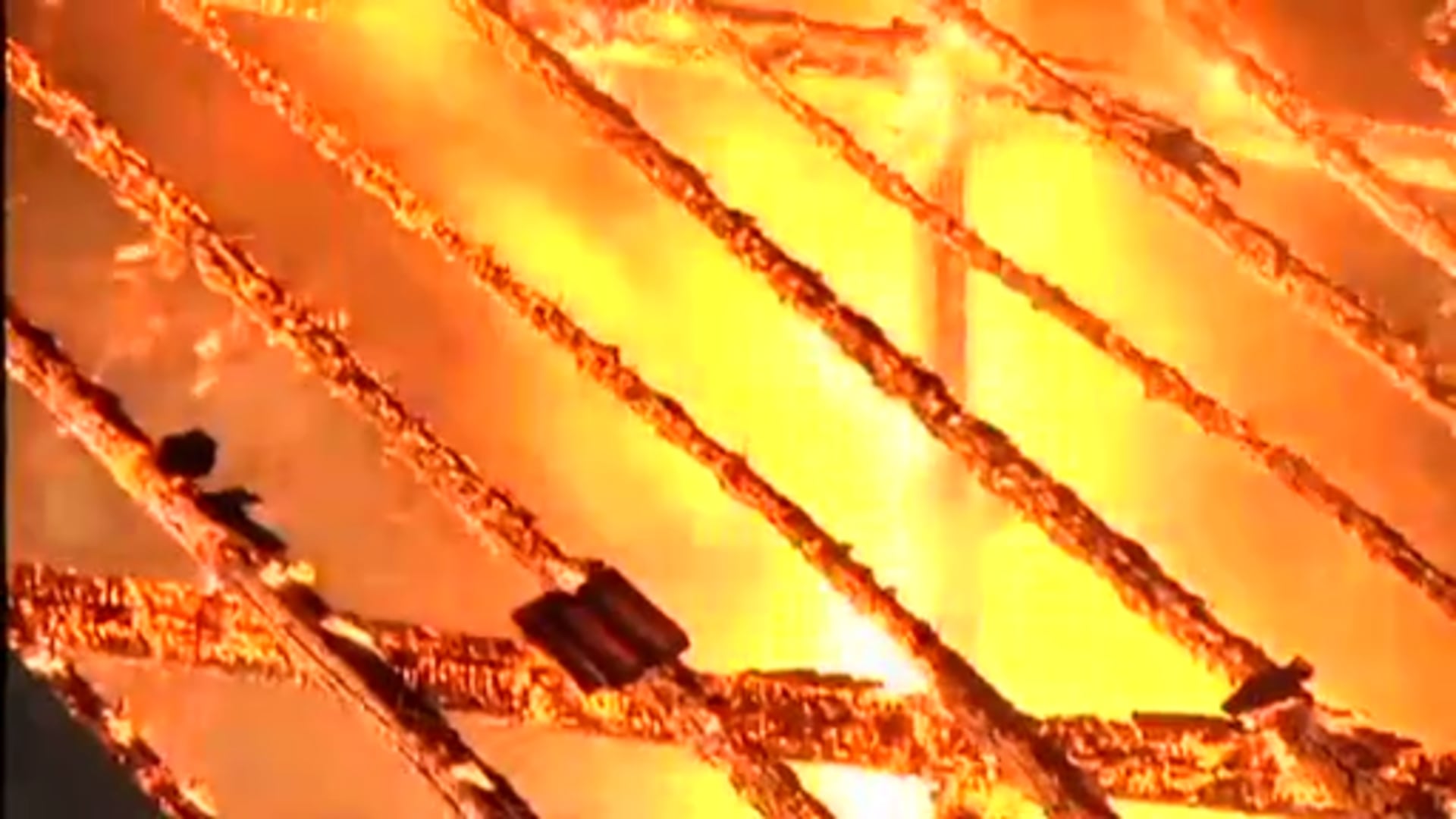 Zwei Brände halten Feuerwehren in Atem