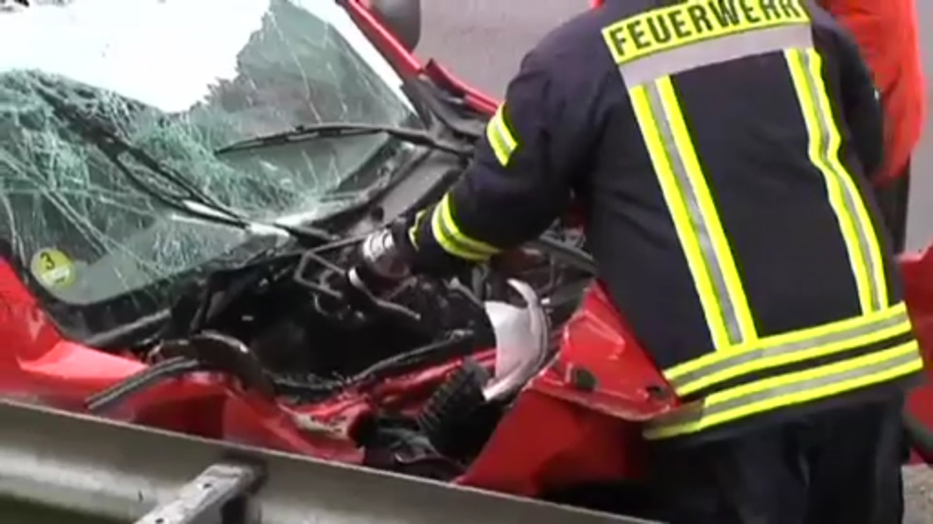 A 31: Drei Verletzte bei Auffahrunfall