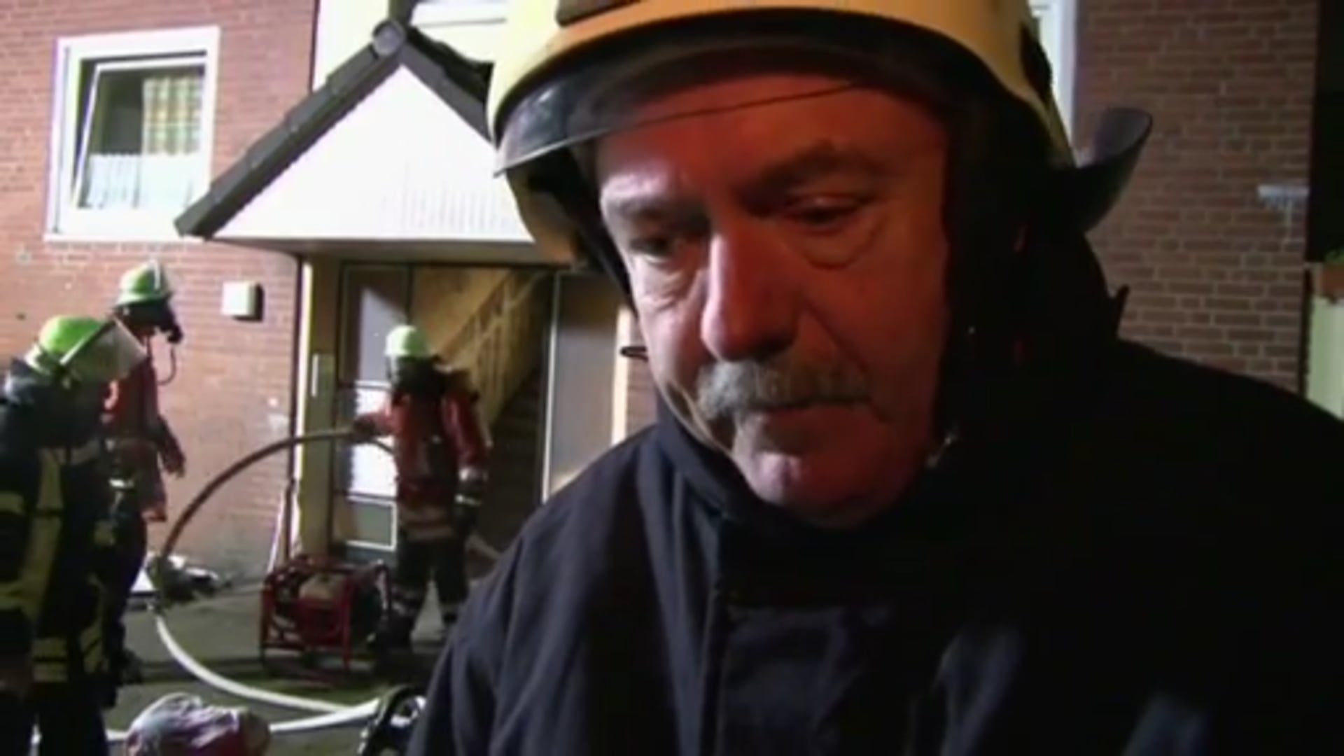 Brand eines Mehrfamilienhaus in Lingen - Spektakuläre Rettung durch Feuerwehr