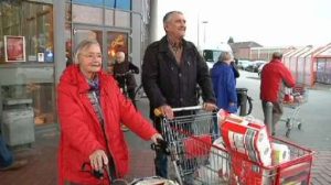 "Mobiler Einkaufswagen" hilft Senioren beim Einkaufen