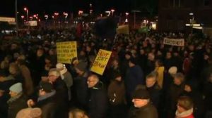 Mehr als 2000 Menschen demonstrieren in Lingen gegen Pegida