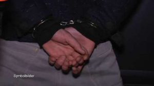 Symbolbild_Blaulicht_Haft_Polizei_Handschellen