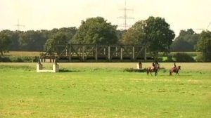 Ohne stellt sich der Jury von "Unser Dorf hat Zukunft" vor