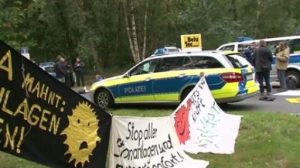 Aktivisten blockieren Brennelementefabrik