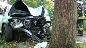 Frau lebensgefährlich verletzt