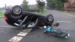 15-jähriger Mofafahrer und drei PKW Insassen bei Unfall verletzt