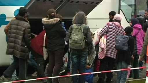 Erleichtert und erschöpft - Über 200 Flüchtlinge in Meppen angekommen