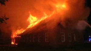 Renovierter Bauernhof brennt bis auf die Grundmauern nieder