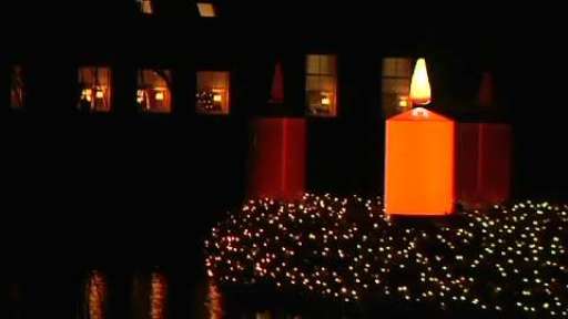 Adventskranz Neuenhaus - Die erste Kerze leuchtet