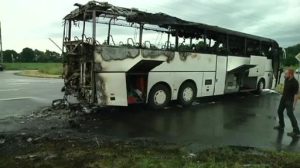 Bus brennt völlig aus