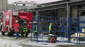 Nach Großbrand: Feuerwehr löscht weiter in Salzbergen