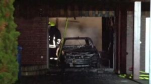 Garage gerät bei Flexarbeiten in Brand
