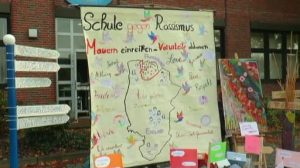 "Mauern einreißen, Vorurteile abbauen" - Michaelschule Papenburg setzt Zeichen gegen Rassimus
