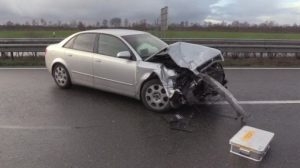 Alkoholisierter Autofahrer verursacht Unfall