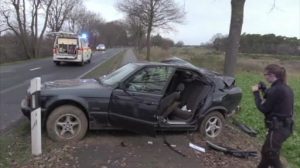 19-jähriger Fahrer verletzt sich lebensgefährlich