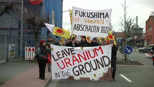 Atomkraftgegner demonstrieren in Lingen
