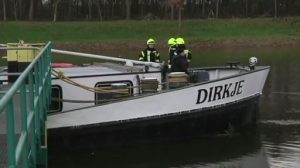 Frachtschiff leck geschlagen