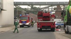 Dachdecker stürzt in die Tiefe