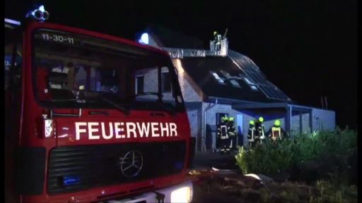 Mehrfamilienhaus brennt in Papenburg