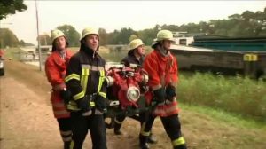 Schiff schlägt auf dem Dortmund-Ems-Kanal leck