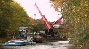 Lingener Leinpfadbrücke wird verschifft