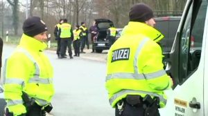 Polizisten machen Jagd auf Einbrecher