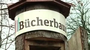 Bücherbaum macht Bücherwürmer glücklich