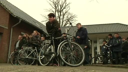 28 Fahrradhelme für Nordhorner Schüler