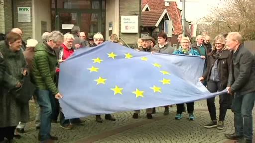 Grafschafter zeigen Flagge für Europa