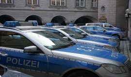 2022_Symbolbild_Polizeiautos