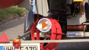 screen_Kind geraet in Schiffsschraube