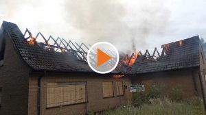 playButton_Dachstuhl in Vollbrand