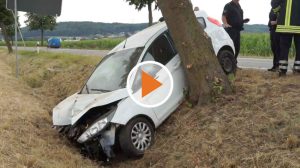 Screen_Autofahrerin prallt gegen Baum: Kind verletzt