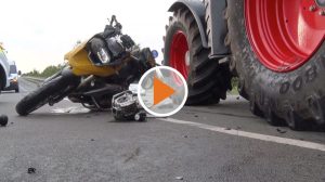 screen_Traktor gegen Motorrad