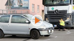 Screen_lkw-gegen-twingo