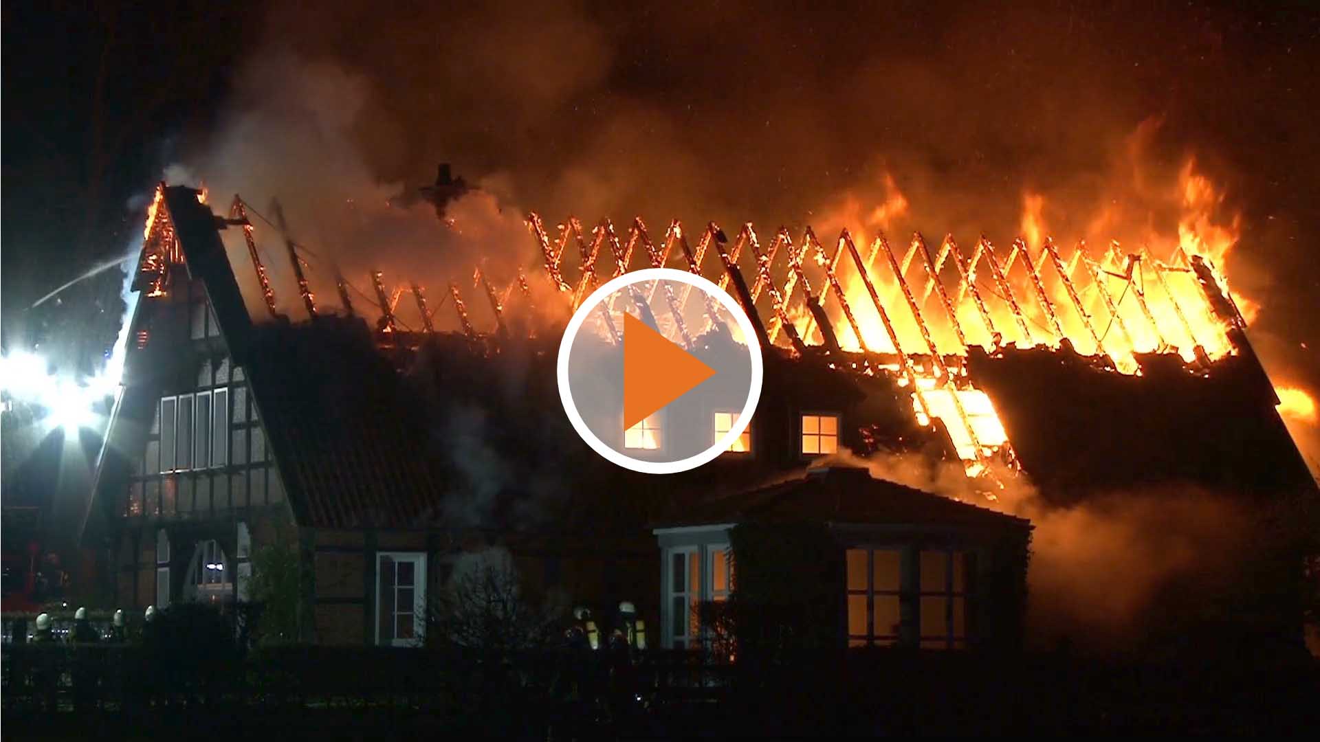 Screen_Fachwerkhaus in Flammen