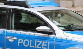 Screen_Polizei_Auto_Blaulicht